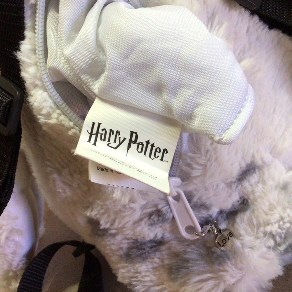 ‘Warner Bros-Harry Potter Plush Hedwig Backpack - Picture 8 of 8